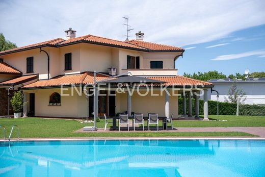 Villa in Villa Guardia, Provincia di Como
