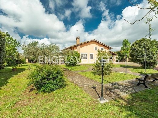 Villa a Trevignano Romano, Roma