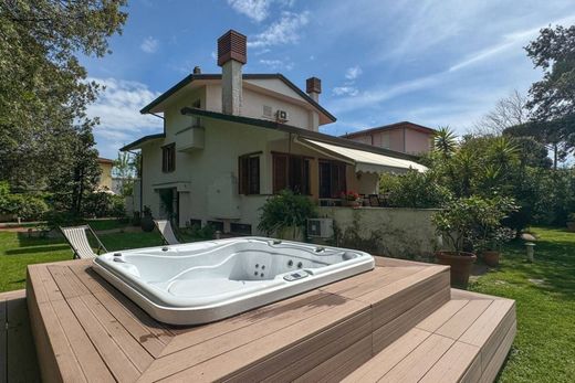 Villa a Forte dei Marmi, Lucca