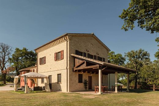 Загородный Дом, San Lorenzo in Campo, Provincia di Pesaro e Urbino