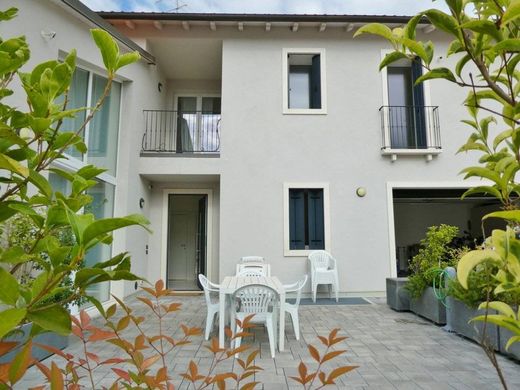 Villa a Montecchio Maggiore, Vicenza