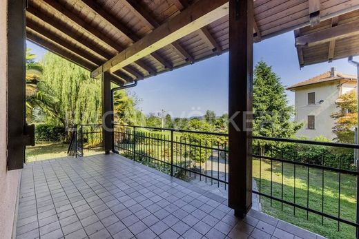 Villa in Nebbiuno, Provincia di Novara