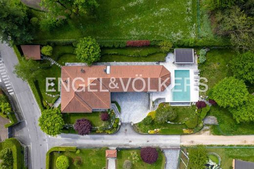 Villa a Bodio Lomnago, Varese