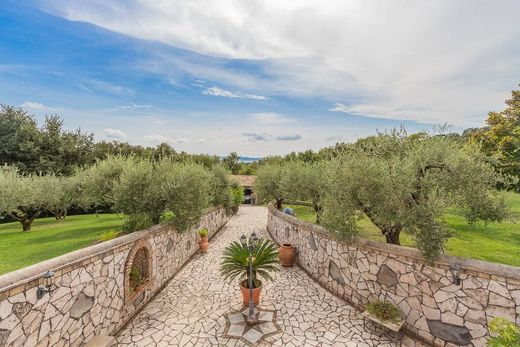 Villa in Trevignano Romano, Rome