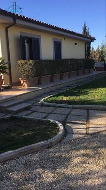 Villa a Fara in Sabina, Rieti
