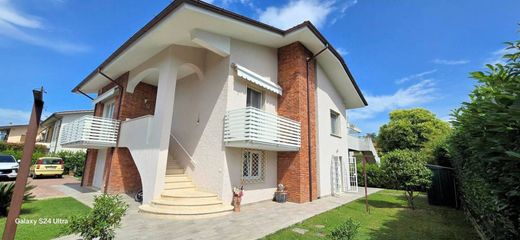 Villa en Ponte Buggianese, Provincia di Pistoia