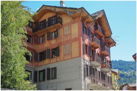 Wohnkomplexe in Brusson, Valle d'Aosta
