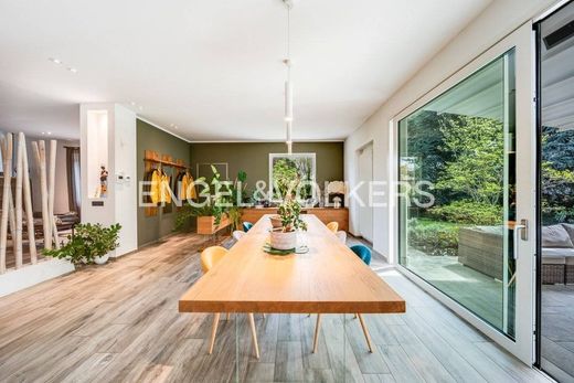 Villa en Fino Mornasco, Provincia di Como