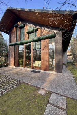 Triuggio, Provincia di Monza e della Brianzaのヴィラ