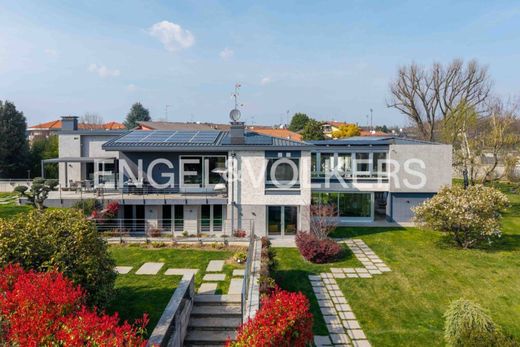 Villa in Magnago, Milan
