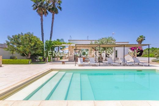 Villa - Ugento, Provincia di Lecce