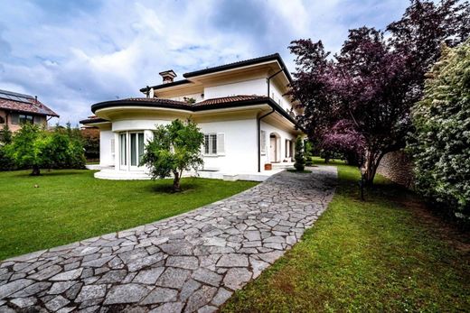 Villa a Agrate Brianza, Monza e Brianza