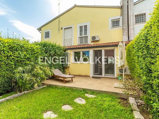 联排别墅  罗马市, 罗马省