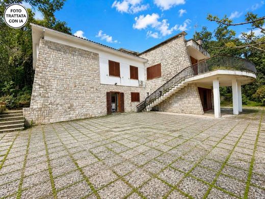 Villa Sabaudia, Latina ilçesinde