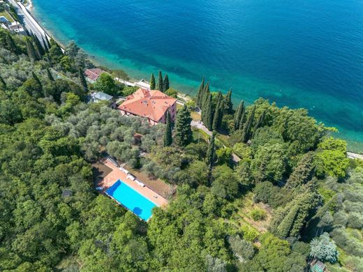 Apartment / Etagenwohnung in Torri del Benaco, Provincia di Verona