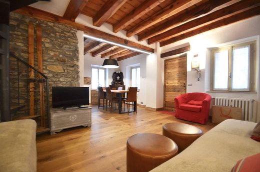 Villa a Gressoney-Saint-Jean, Aosta