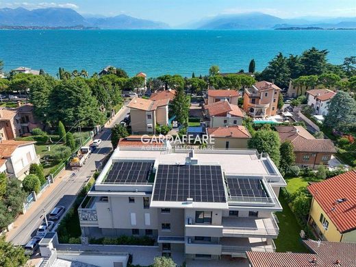 Penthouse w Desenzano del Garda, Provincia di Brescia