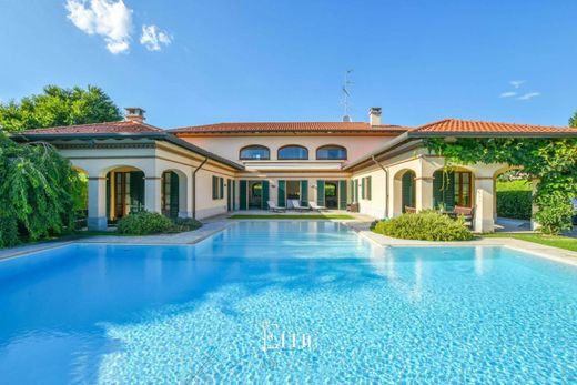 Villa in Gallarate, Provincia di Varese