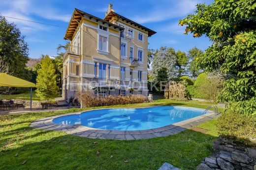 Villa in Lesa, Provincia di Novara