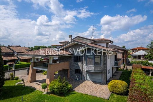 Villa in Saronno, Provincia di Varese