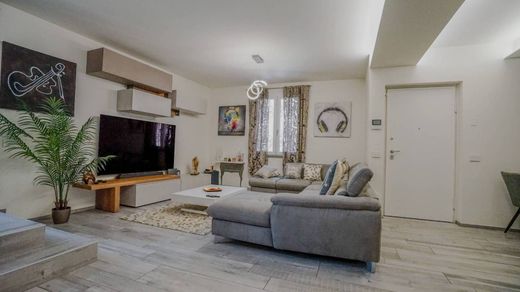 Villa in Melegnano, Milan