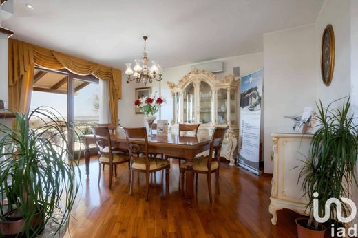 Villa in Osimo, Provincia di Ancona