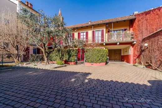 Apartment / Etagenwohnung in Rivoli, Turin