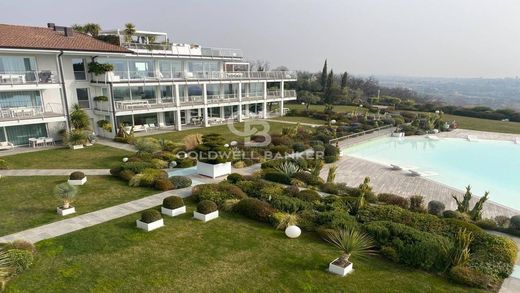 Villa in Padenghe sul Garda, Provincia di Brescia