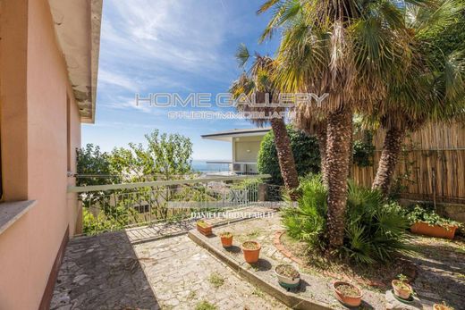 Villa a Genova, Liguria