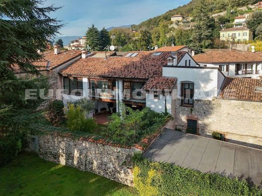 Casa di lusso a Brescia, Lombardia