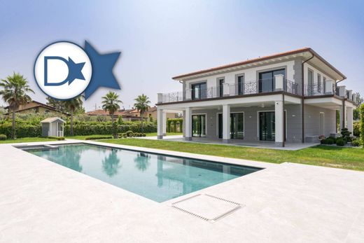 Villa for sale in Forte dei Marmi