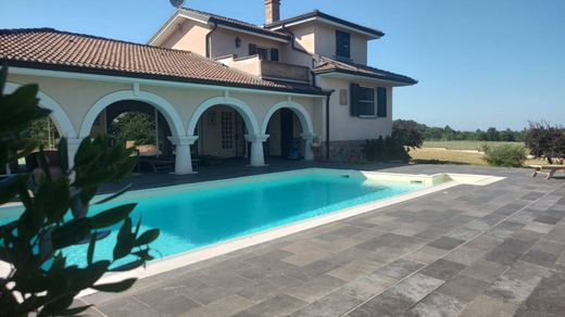 Βίλα σε Gazzola, Provincia di Piacenza