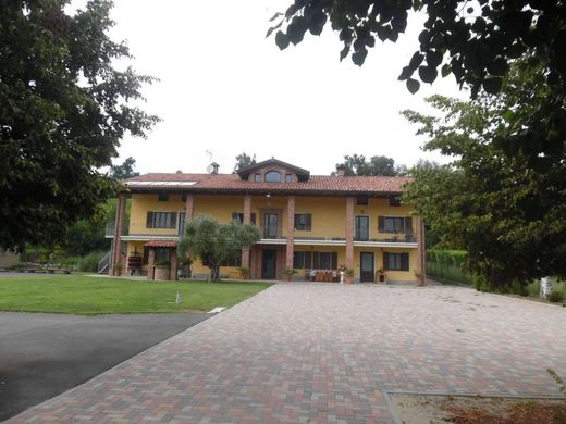 منزل ريفي ﻓﻲ Montalenghe, Torino
