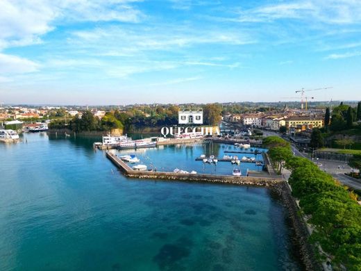 Apartment / Etagenwohnung in Peschiera del Garda, Provincia di Verona