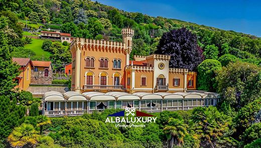 Вилла, Lesa, Provincia di Novara