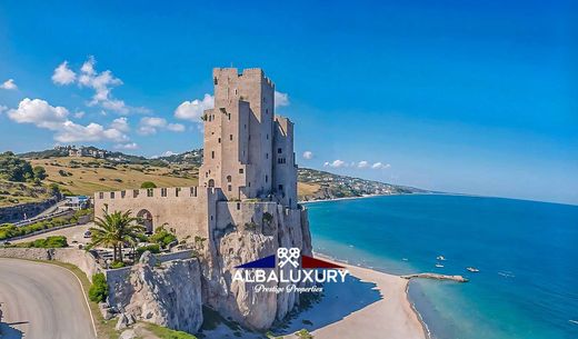 Castle in Roseto Capo Spulico, Provincia di Cosenza
