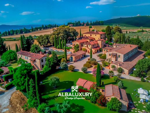 Villa in Asciano, Province of Siena