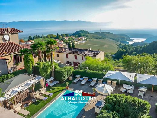 Villa in Montevarchi, Province of Arezzo