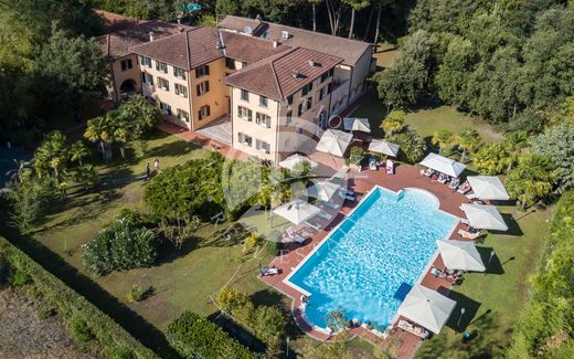 Villa in Massa, Provincia di Massa-Carrara