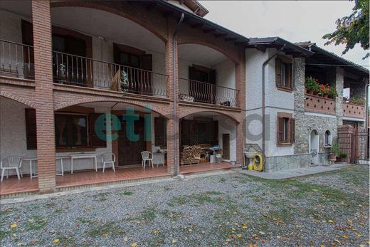 منزل ريفي ﻓﻲ Alta Val Tidone, Provincia di Piacenza