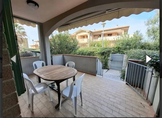 Casa adosada en Follonica, Provincia di Grosseto