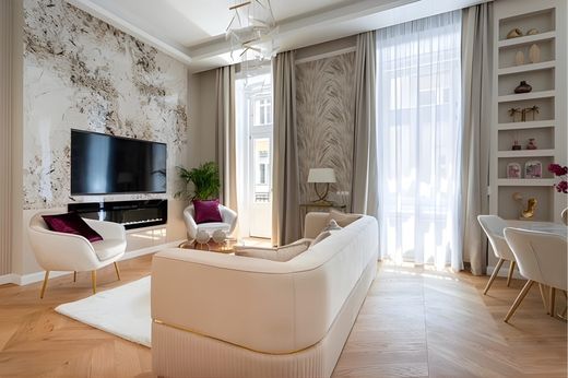 Apartment / Etagenwohnung in Budapest V. kerület, Budapest
