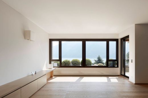 Apartment / Etagenwohnung in Lugano, Kanton Tessin