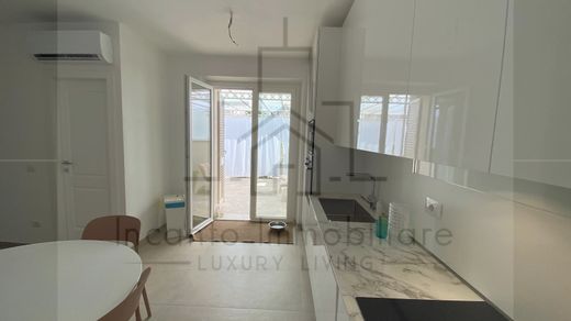 Villa multifamiliale à Montignoso, Provincia di Massa-Carrara