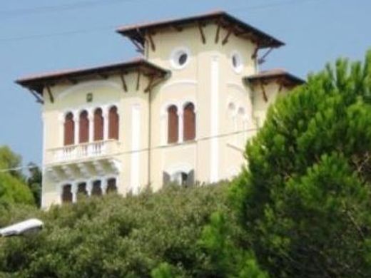 Apartment / Etagenwohnung in Castiglioncello, Provincia di Livorno
