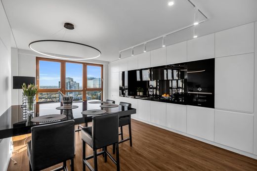 ﺷﻘﺔ ﻓﻲ وارسو, Warszawa