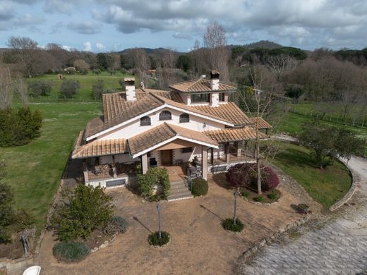 Villa in Manziana, Rome