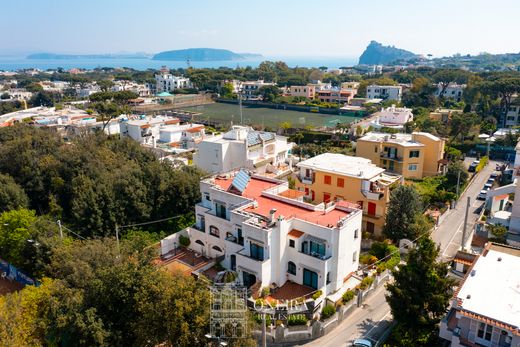 宫  Ischia, 那不勒斯省