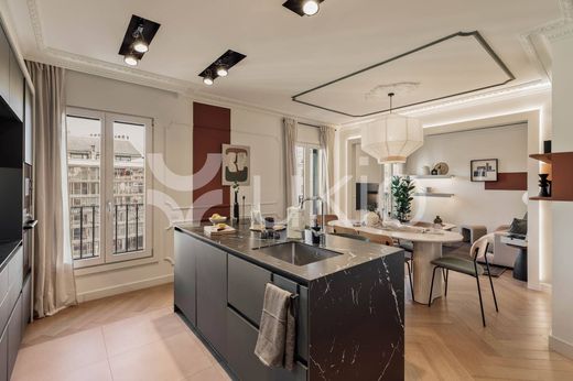 Apartment / Etagenwohnung in Barcelona, Provinz Barcelona