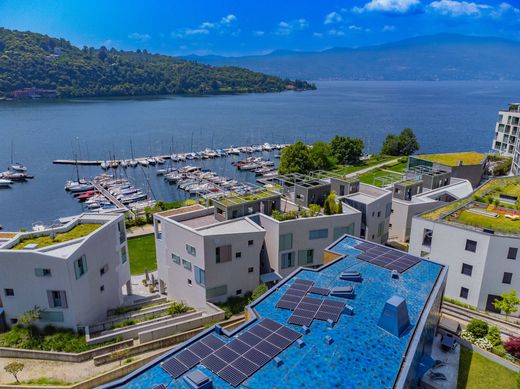 아파트 / Laveno, Provincia di Varese